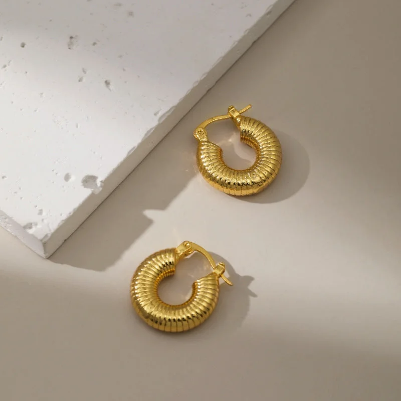 women bridal earrings -Vintage-Inspired Gold-Plated Ribbed Hoop Earrings-jlt11735