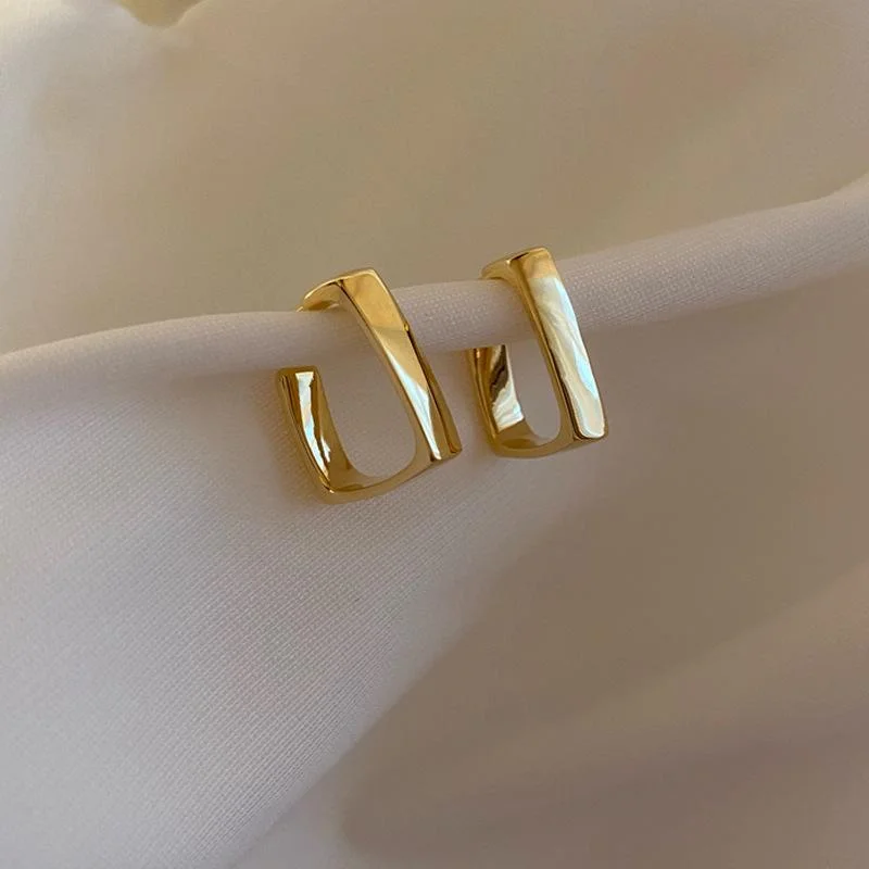 women minimalistic stud earrings -just-lil-things-pin-earring-gold-earring-jlt10500