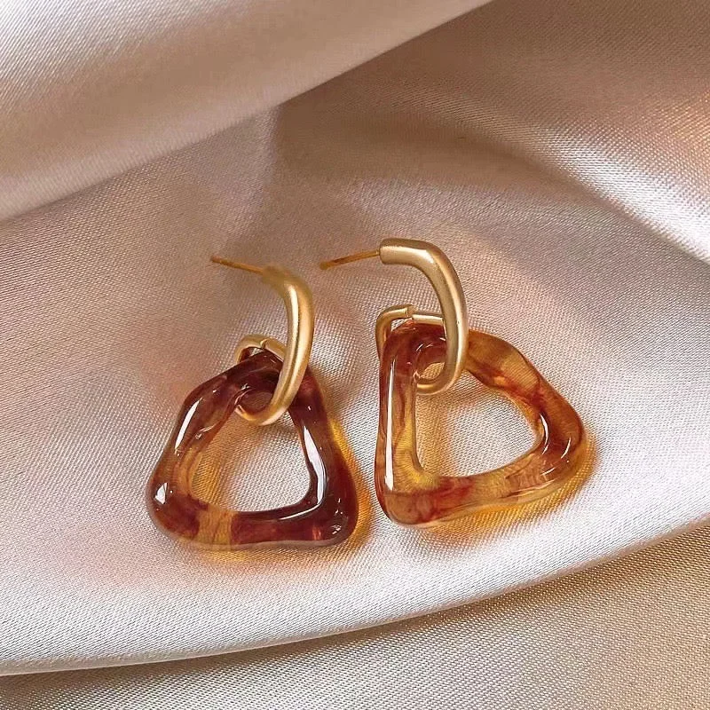 women clip-on earrings -Elegant Gold and Pearl Brown Geometric Hoop Earrings jlt11527